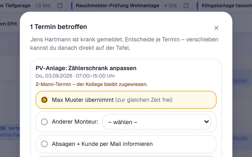 Krank-Assistent in HandwerkOS: ein betroffener Termin mit dem Vorschlag, dass ein freier Kollege übernimmt, darunter Absagen mit Mail an den Kunden